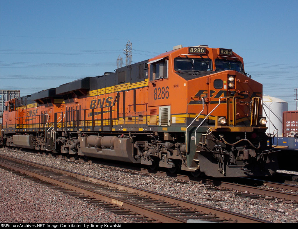 BNSF 8286 GE ES44C4